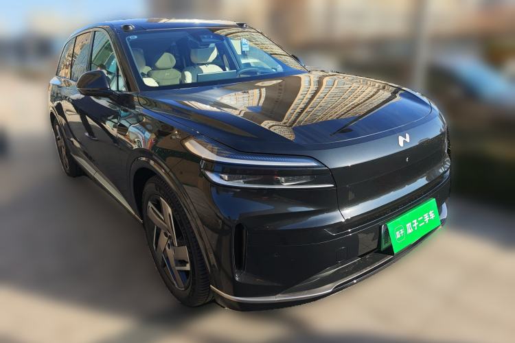 Used ONVO Luxeed L90 2025 Model—Ultra Six-Seater Version Front Right 45 Deg