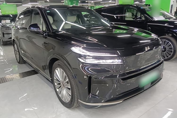 Used ONVO Luxeed L90 2025 Model—Ultra Six-Seater Version Front Right 45 Deg
