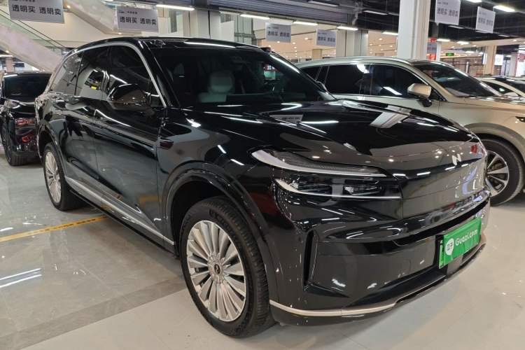 Used ONVO Luxeed L90 2025 Model—Ultra Six-Seater Version Front Right 45 Deg