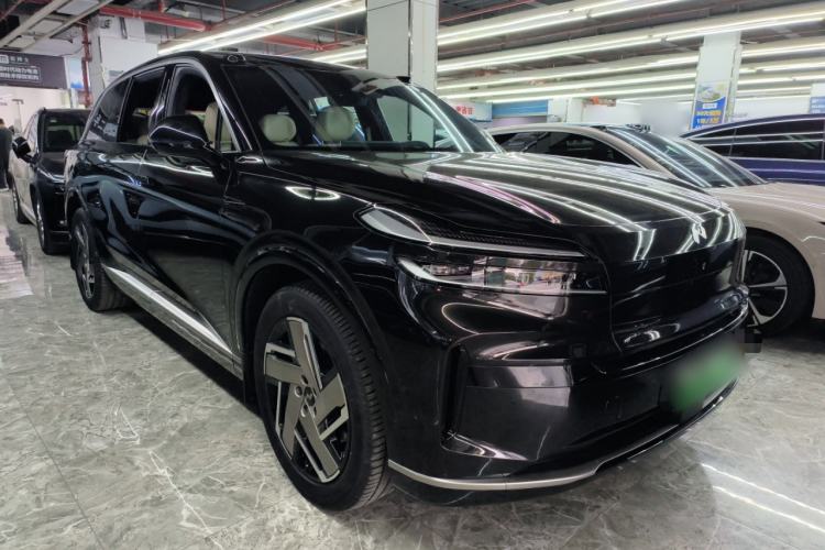 Used ONVO Luxeed L90 2025 Model—Max Six-Seater Version Front Right 45 Deg