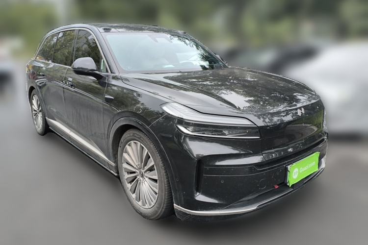 Used ONVO Luxeed L90 2025 Model—Ultra Six-Seater Version Front Right 45 Deg