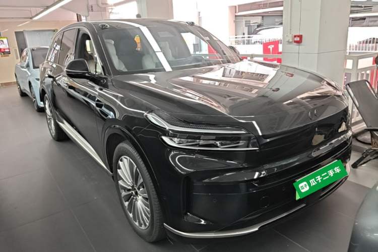 Used ONVO Luxeed L90 2025 Model—Ultra Six-Seater Version Front Right 45 Deg