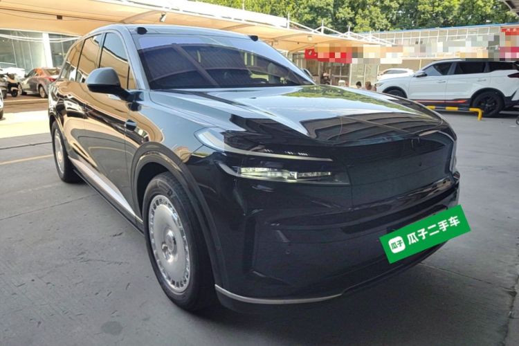 Used ONVO Luxeed L90 2025 Model—Max Six-Seater Version Front Right 45 Deg