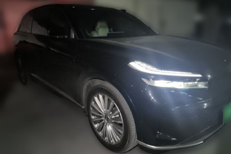 Used ONVO Luxeed L90 2025 Model—Ultra Six-Seater Version Front Right 45 Deg