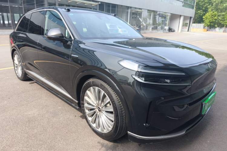 Used ONVO Luxeed L90 2025 Model—Max Six-Seater Version Front Right 45 Deg