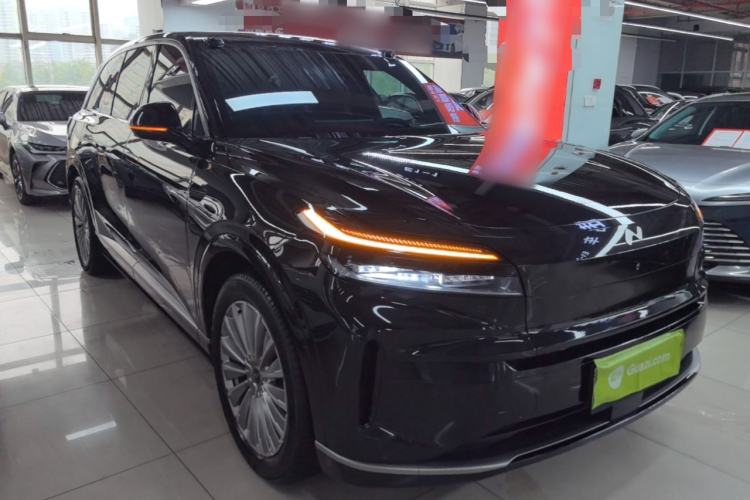 Used ONVO Luxeed L90 2025 Model—Max Six-Seater Version Front Right 45 Deg