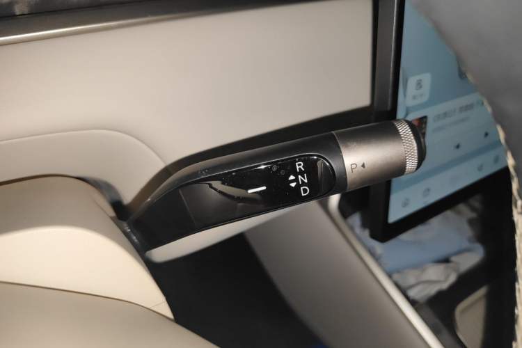 Used ONVO Luxeed L90 2025 Model—Max Six-Seater Version Gear Lever