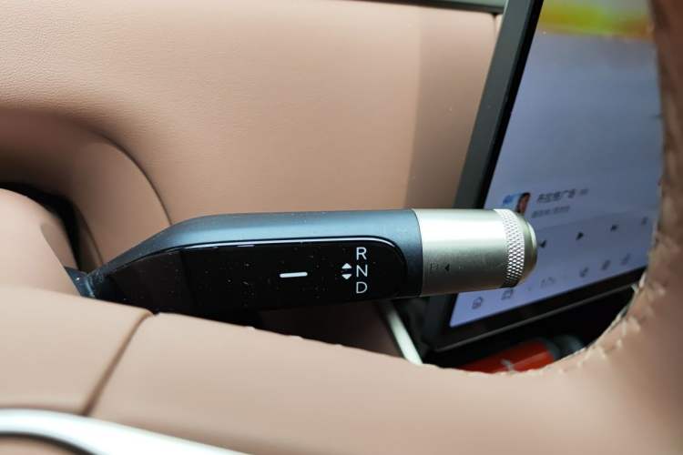 Used ONVO Luxeed L90 2025 Model—Max Seven-Seater Version Gear Lever