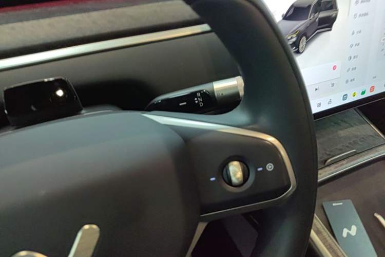 Used ONVO Luxeed L90 2025 Model—Ultra Six-Seater Version Gear Lever