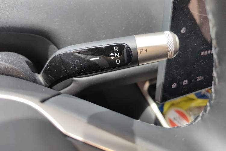 Used ONVO Luxeed L90 2025 Model—Ultra Six-Seater Version Gear Lever