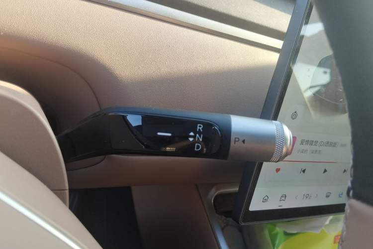 Used ONVO Luxeed L90 2025 Model—Max Six-Seater Version Gear Lever