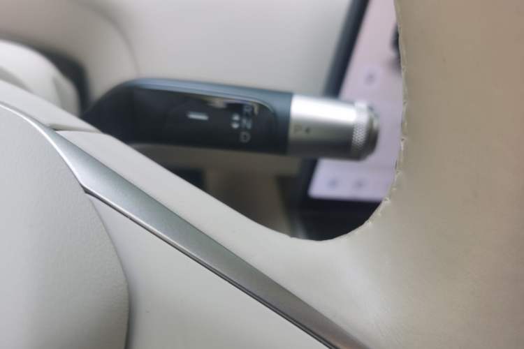 Used ONVO Luxeed L90 2025 Model Max Six-Seater 60-degree Battery Edition Gear Lever