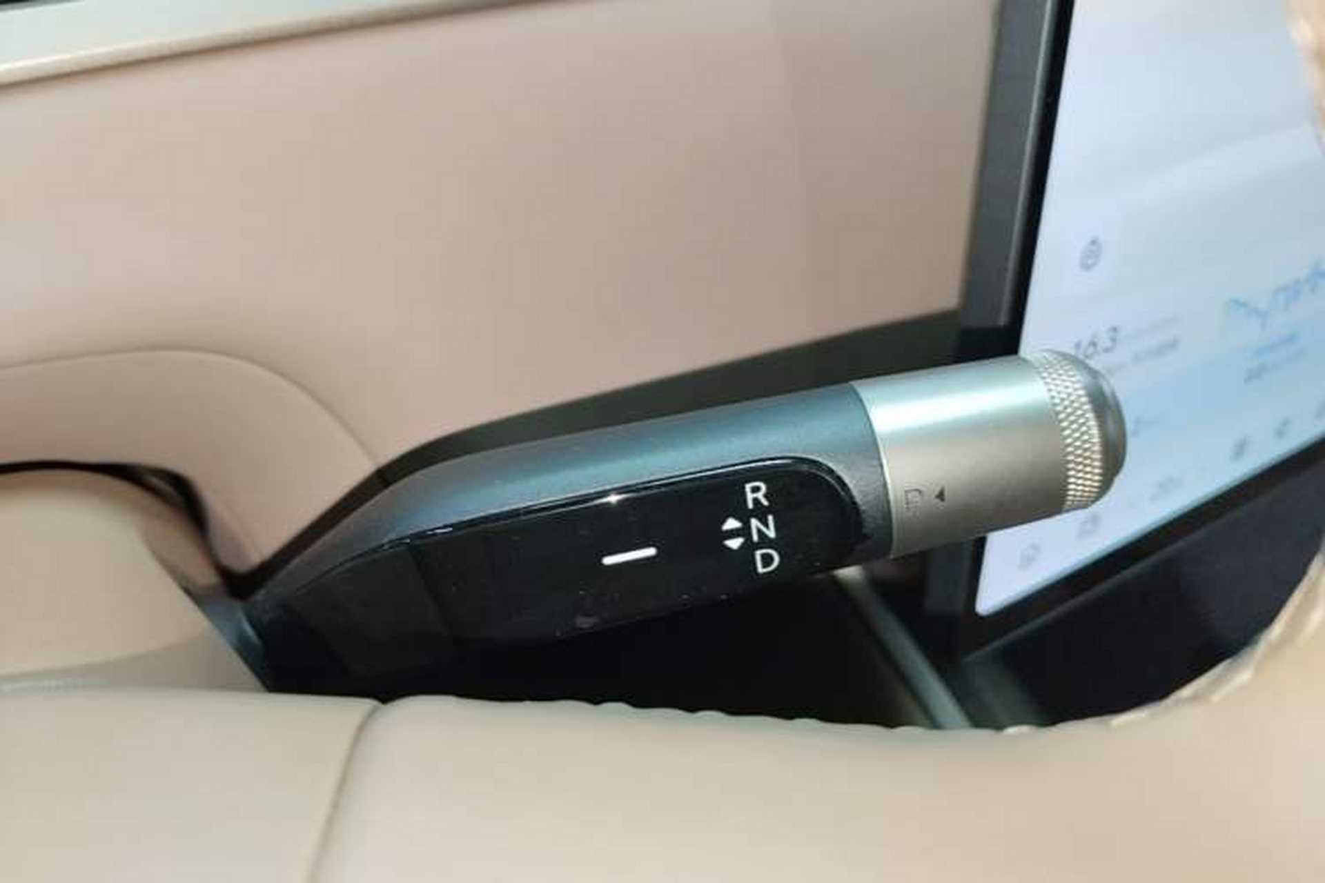 Used ONVO Luxeed L90 2025 Model—Ultra Six-Seater Version Gear Lever