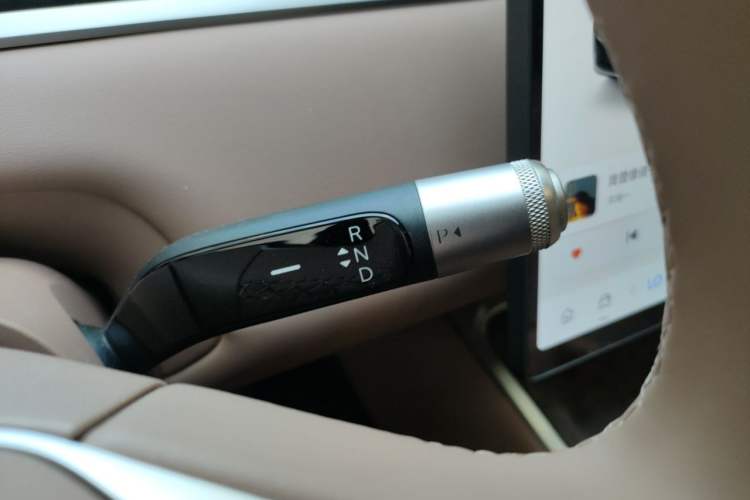 Used ONVO Luxeed L90 2025 Model—Max Six-Seater Version Gear Lever
