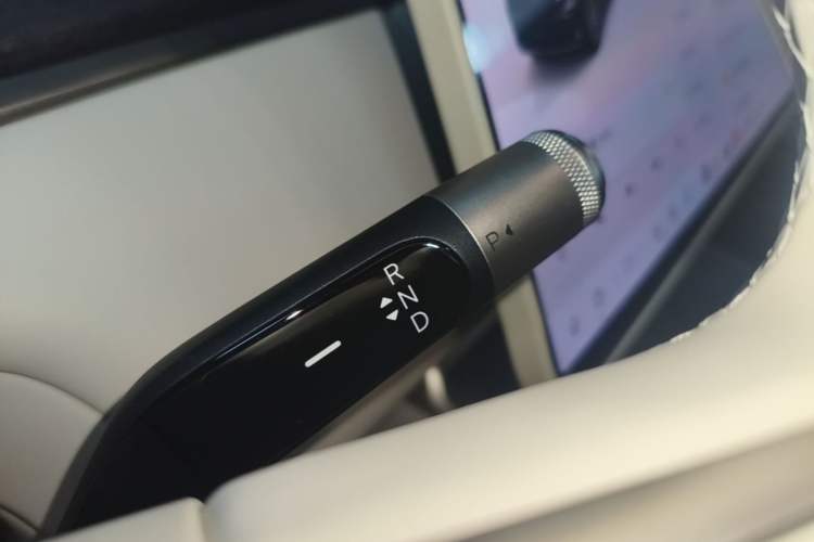Used ONVO Luxeed L90 2025 Model—Max Six-Seater Version Gear Lever