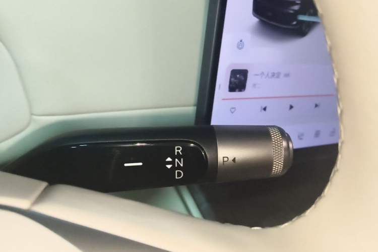Used ONVO Luxeed L90 2025 Model—Max Six-Seater Version Gear Lever