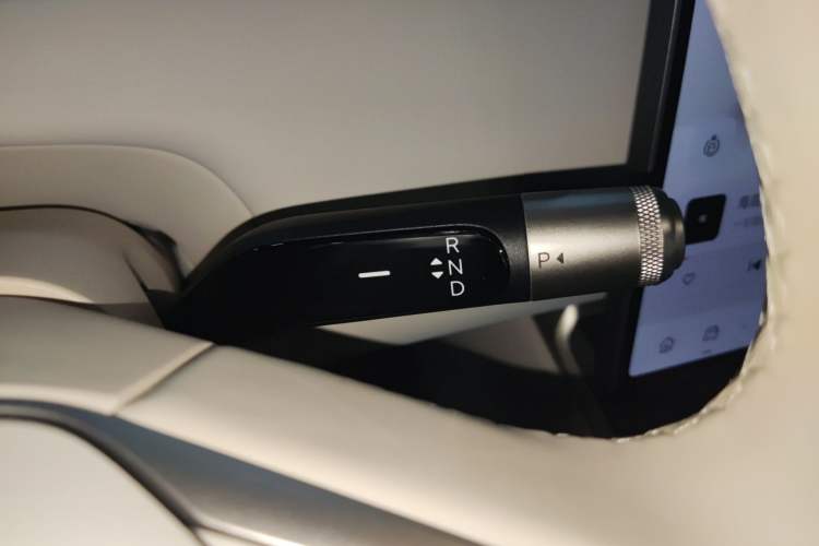 Used ONVO Luxeed L90 2025 Model—Max Six-Seater Version Gear Lever