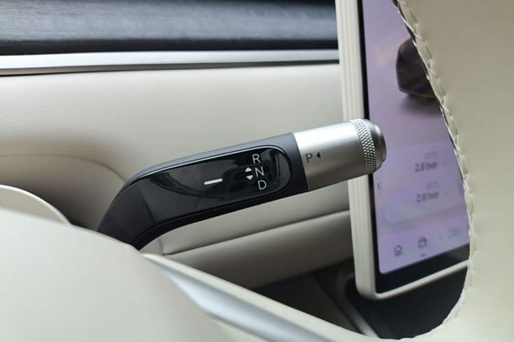 Used ONVO Luxeed L90 2025 Model—Max Six-Seater Version Gear Lever