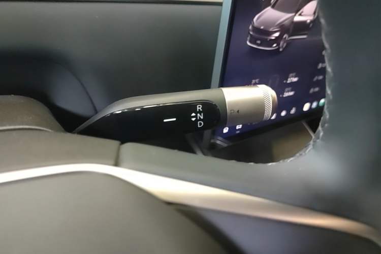Used ONVO Luxeed L90 2025 Model—Ultra Six-Seater Version Gear Lever