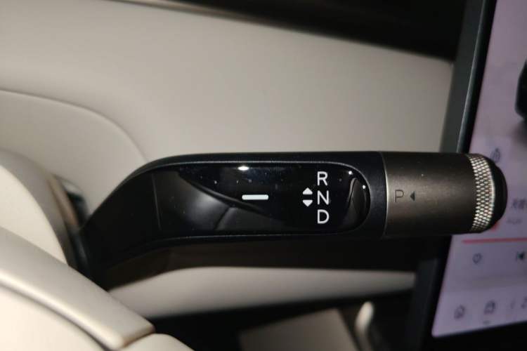 Used ONVO Luxeed L90 2025 Model—Max Six-Seater Version Gear Lever