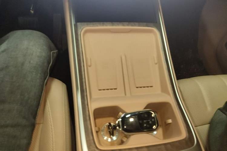 Used ONVO Luxeed L90 2025 Model—Max Six-Seater Version Gear Lever