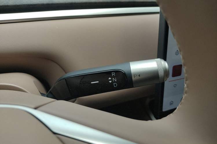 Used ONVO Luxeed L90 2025 Model Ultra Six-Seater 60-degree Battery Edition Gear Lever
