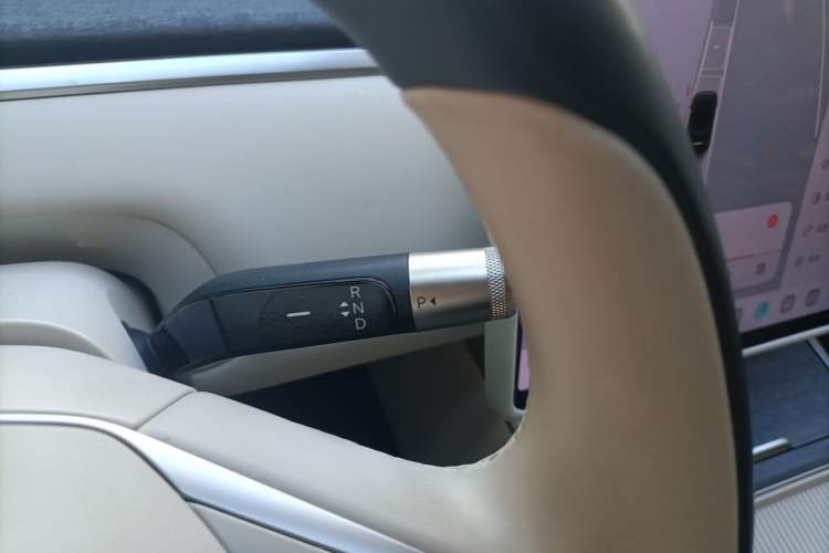 Used ONVO Luxeed L90 2025 Model Max Six-Seater 60-degree Battery Edition Gear Lever