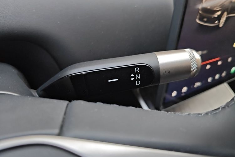 Used ONVO Luxeed L90 2025 Model—Max Six-Seater Version Gear Lever