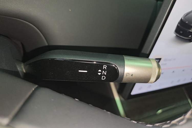 Used ONVO Luxeed L90 2025 Model—Max Six-Seater Version Gear Lever