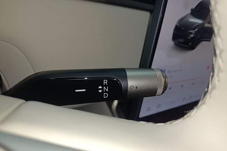 Used ONVO Luxeed L90 2025 Model—Ultra Six-Seater Version Gear Lever