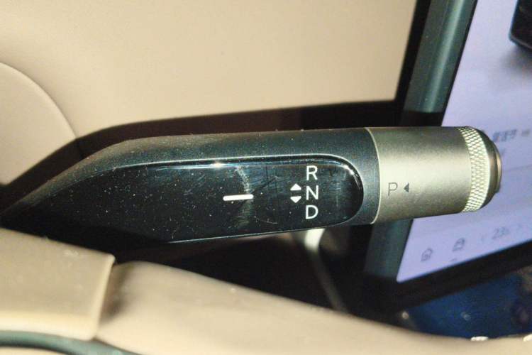 Used ONVO Luxeed L90 2025 Model—Max Six-Seater Version Gear Lever