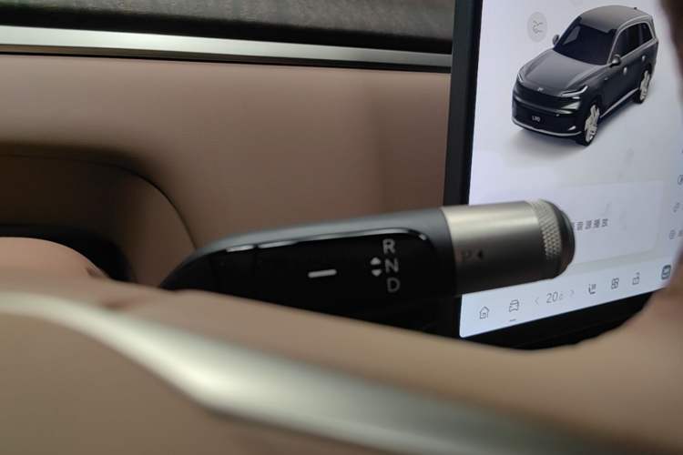 Used ONVO Luxeed L90 2025 Model—Ultra Six-Seater Version Gear Lever