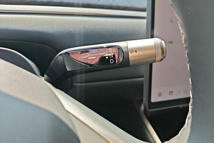 Used ONVO Luxeed L90 2025 Model—Pro Six-Seater Version Gear Lever