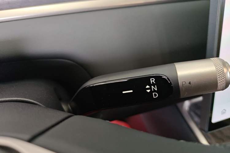 Used ONVO Luxeed L90 2025 Model—Ultra Six-Seater Version Gear Lever