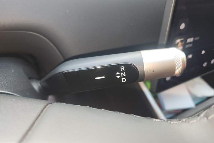 Used ONVO Luxeed L90 2025 Model—Max Six-Seater Version Gear Lever