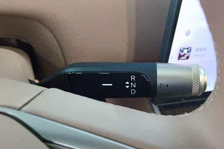 Used ONVO Luxeed L90 2025 Model—Ultra Six-Seater Version Gear Lever