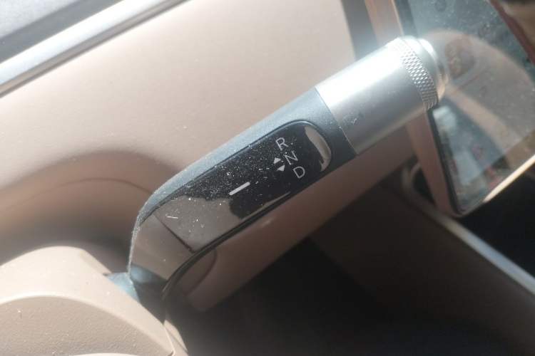 Used ONVO Luxeed L90 2025 Model—Ultra Six-Seater Version Gear Lever