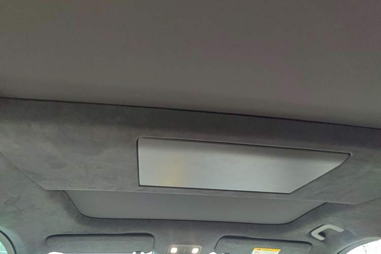 Used ONVO Luxeed L90 2025 Model—Ultra Six-Seater Version Headliner