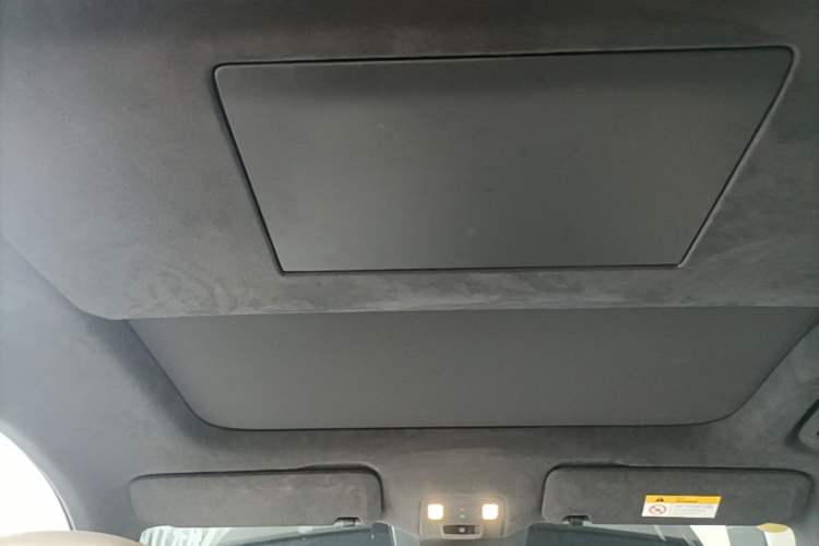 Used ONVO Luxeed L90 2025 Model—Ultra Six-Seater Version Headliner