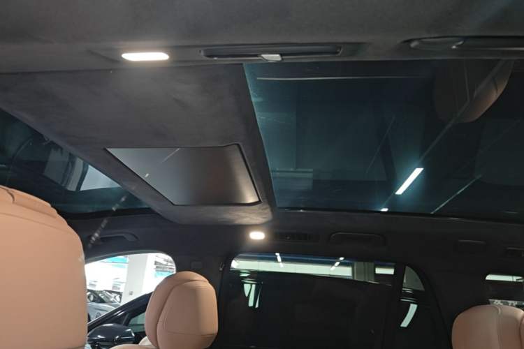 Used ONVO Luxeed L90 2025 Model—Max Six-Seater Version Headliner