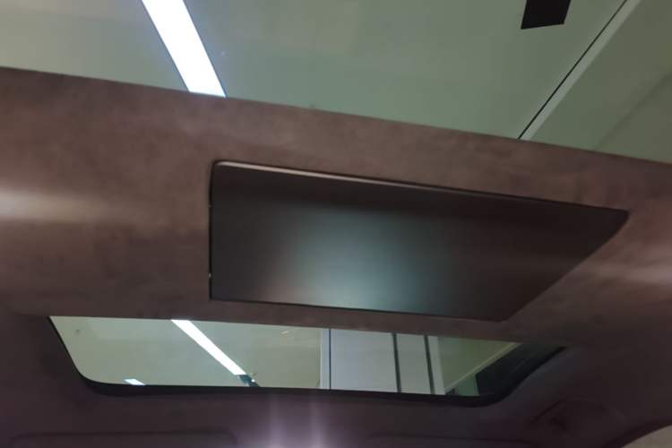 Used ONVO Luxeed L90 2025 Model—Max Six-Seater Version Headliner