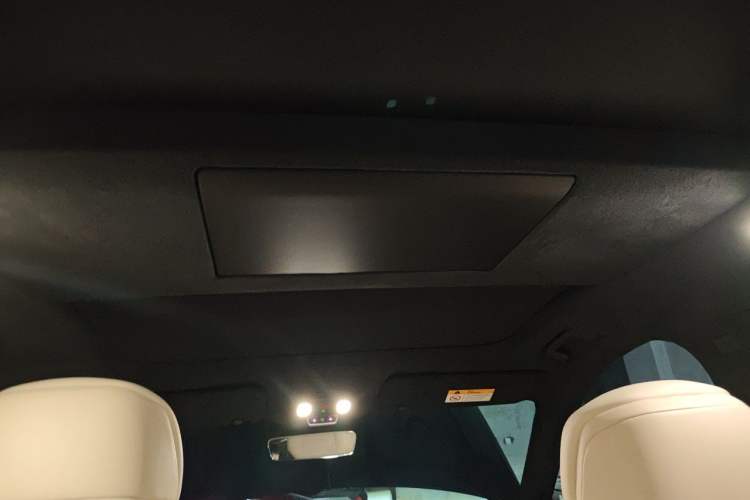 Used ONVO Luxeed L90 2025 Model—Max Six-Seater Version Headliner