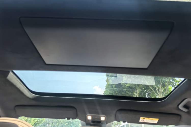 Used ONVO Luxeed L90 2025 Model—Ultra Six-Seater Version Headliner