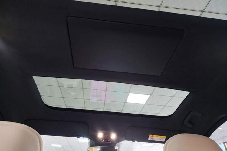 Used ONVO Luxeed L90 2025 Model—Max Six-Seater Version Headliner
