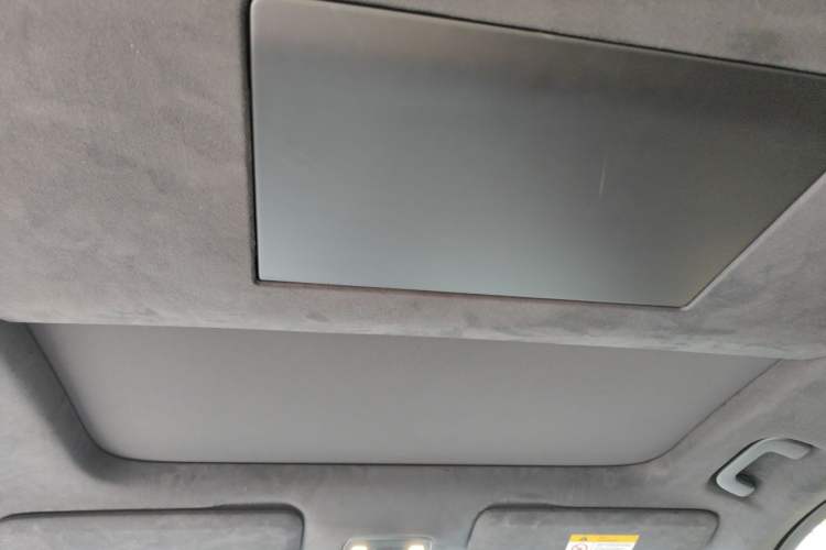 Used ONVO Luxeed L90 2025 Model—Ultra Six-Seater Version Headliner