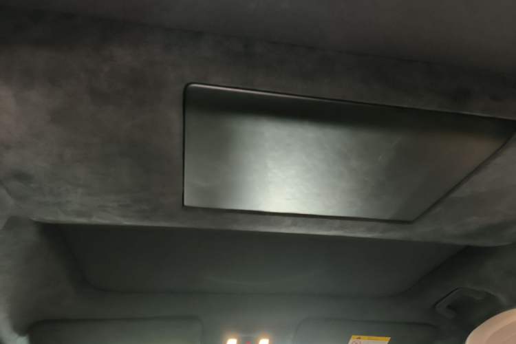 Used ONVO Luxeed L90 2025 Model—Ultra Six-Seater Version Headliner