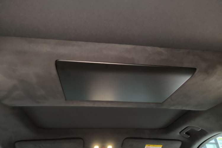 Used ONVO Luxeed L90 2025 Model—Max Six-Seater Version Headliner