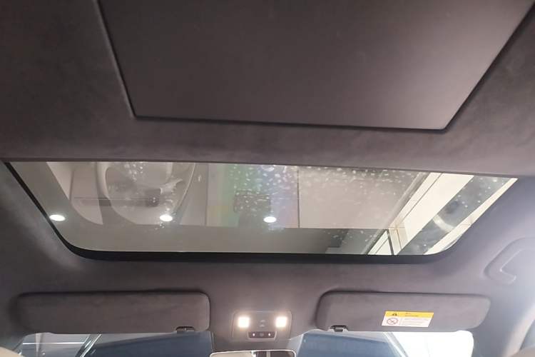 Used ONVO Luxeed L90 2025 Model—Ultra Six-Seater Version Headliner