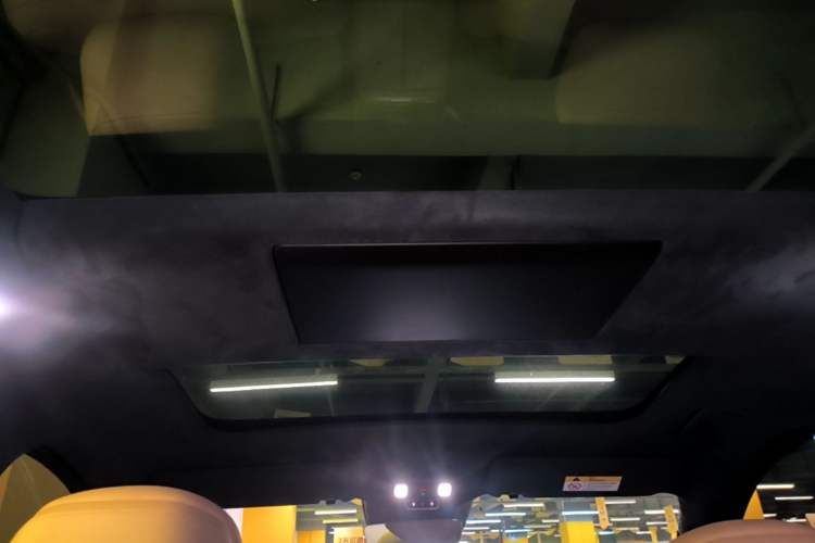 Used ONVO Luxeed L90 2025 Model—Max Six-Seater Version Headliner