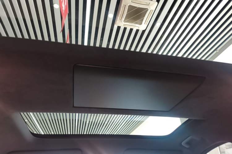 Used ONVO Luxeed L90 2025 Model—Ultra Six-Seater Version Headliner